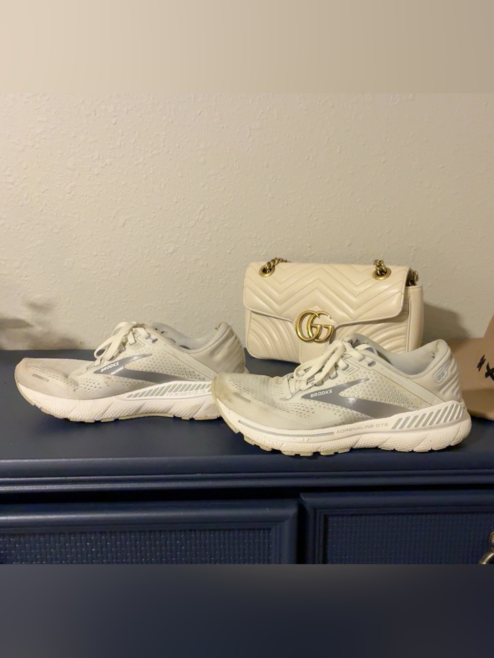 Brooks Adrenaline GTS 22 Women’s Running Shoes Size 8.5 White Gray